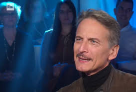 Born in camerino, he has acted in films and on stage, but is best known for his performance as mimi augello to luca zingaretti's salvo montalbano in the television series il commissario montalbano. Stasera In Tv Mediaset In Onda Che Cosa Verra Proposto