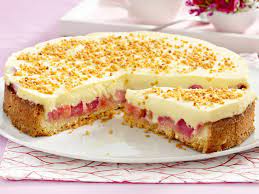 Küchen online bestellen planungsküchen küchenblöcke modernes design hochwertiges material verschiedene stile jetzt bequem online kaufen! Creme Kuchen Mit Rhabarber So Geht S Lecker