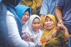 Lawyers for his family say boeing is to blame, because of faulty sensors on the new 737 max 8 aircraft. 189 Feared Dead In Indonesia Lion Air Plane Crash The Daily Star