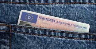 Das umfasst neben der beeinträchtigung der erkennbarkeit. Fahren Ohne Fuhrerschein Das Sind Die Aktuellen Strafen
