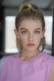 Grace Crow's Instagram, Twitter & Facebook