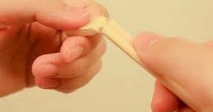 Clever hack to make life easier and all you need is a rubber band and a strip of paper. This Simple Hack Will Change The Way You Use Chopsticks Forever Lifebuzz