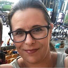 Does anybody else hate the balloon guy? It doesnt seem to help with blowing  up anything and i wish there was a "no thanks" button to save time and move 