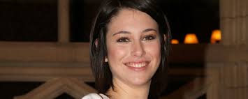 Blanca suárez y yon gonzález vuelven a ponerse en la piel de julia e iván y todavía estamos fibrilando. Blanca Suarez Con Tanto Muerto En El Internado Era Previsible Que Julia Volviera A Verlos