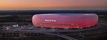 Die allianz arena ist ein fußballstadion im norden von münchen und bietet bei bundesligaspielen 75.000 plätze, zusammengesetzt aus 57.343 sitzplätzen, 13.794 stehplätzen, 1.374 logenplätzen, 2.152 business seats (einschließlich 102 sitzplätzen für. Allianz Arena Munchen Focus Bauwerke Tobuild