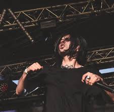 наш корабль идет ко дну помоги мне я утону Pin Ot Polzovatelya Dasha Tihonova Na Doske Lizer Muzykalnye Ispolniteli Krasivye Malchiki Znamenitosti