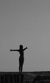 Gambar orang hitam dan putih jalan berlari perkotaan. Free Photo Girl At Night Running Cloud Silhouette Dom Clouds Hippopx