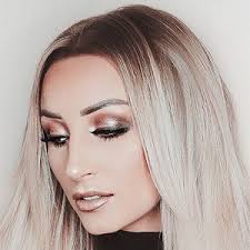 Leanna Palmer's Instagram, Twitter & Facebook