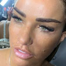 Here we go completely unfiltered picture nothing like the papers show my  face as but anyway look at my gorgeous lashes I got done by Annabel  @masterlashuk and the good thing is