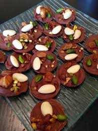 Mendiants Ces Petits Chocolats Grace Au Thermomix Sont Fait En Un Tour De Main Ingredients 100 G De C Petit Chocolat Chocolat Noel Biscuit Noel Thermomix