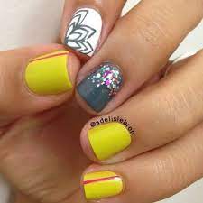 Las Mejores Ideas De Unas Combinaciones Con Color Amarillo Revista Online De Moda Y Tendencias Manicura De Unas Diseno De Unas Gelish Videos De Pintar Unas