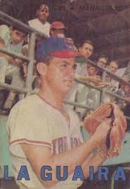 1967 LUIS APARICIO SALÓN DE LA FAMA CON LA CAMISETA DE LOS TIBURONES DE LA GUAIRA, PIEZA CLAVE EN LOS 2 PRIMEROS TÍTULOS DE LOS ESCUALOS 1964-65 Y 1965-66, AL VENCER AL