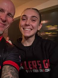 🔒 ZONED IN 🔒 5:30pm Muaythai Beginners + 6:30pm Muaythai Mixed Level have  been pumping! Tuesdays Owner & Head Trainer Darren Reece takes these two  classes and everyone turns it