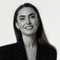 Jennifer Meeker's Instagram, Twitter & Facebook