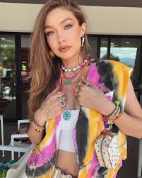 Check out our coachella makeup selection for the very best in unique or custom, handmade pieces from our shops. The Best Beauty Looks From Coachella 2019 Savoir Flair