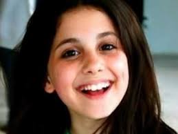 Pop star ariana grande has married her fiance dalton gomez in a tiny and intimate wedding. Ist Ariana Grande Auf Dem Bild Geschminkt Und Wenn Ja Wie Stars