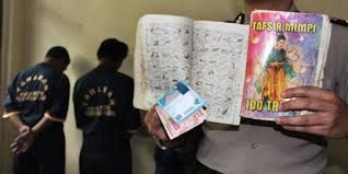 Padahal jika dia menghitung dari awal dia mulai main hingga hari ini. Kisah Pejudi Togel Minta Nomor Sama Orang Gila Hingga Kodok Merdeka Com
