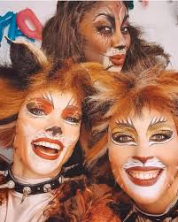 And there it was… yesterday I had my last Bombalurina show. And yes that  was emotional 🥹. But I'm so happy and thankful that I had the chance to  play this character