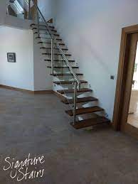 This Central Spine Support Staircase Is Located In The Entrance Hall Of The Home The Stairs Is Finished With S Modern Stairs Staircase Design Modern Staircase