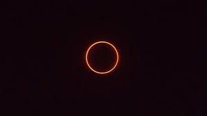 Cet article possède un paronyme, voir éclipse scolaire. 4f2bf5suevtn2m