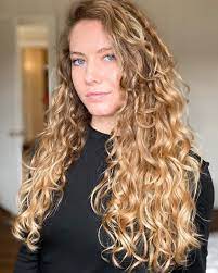 It was first introduced by the founder of the famous devachan salons and curly hair expert, lorraine massey in her 2011 book, curly girl the handbook. 12 Tricks To Modify The Curly Girl Method For Wavy Hair In 2021