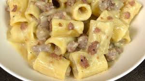 Mezze Maniche Con Crema Di Patate E Salsiccia Ricetta Semplice By Al Ta Cucina Youtube