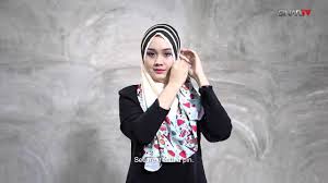 Disebabkan terlalu banyak tudung bawal cotton from tiyascarve ni kat umah so ila nk buat tutorial guna tudung ni. Tutorial Tudung Bawal Aidijuma Dijadikan Shawl Yuyu Rashid Youtube