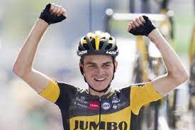Kuss grew up competing in cross country skiing, mountain biking, kayaking, and ice hockey. De0x83mc3zi3om