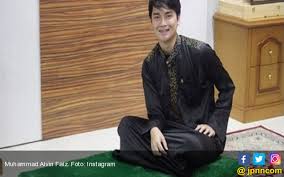 Melakukan pernikahan di usia 17 tahun (2016). Bantah Alvin Faiz Terpaksa Menikahi Larissa Chou Ameer Azzikra Beri Penjelasan Jpnn Com