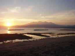 Lombok's most popular tourist destination, the gili islands (or just the gilis) came to the attention of the wider world as a backpacker mecca in the 1980s and 1990s. Sonnenaufgang Auf Gili Air