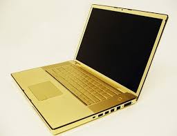 Macbook Pro In 24kt Gold Gear Apple Wow Apple S Latest Macbook Pro In 24kt Gold By Computer Choppers Really Co Macbook Gold Custom Computer Case Macbook