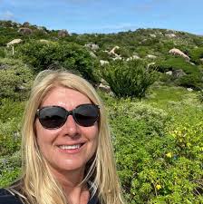 The VI Hotel. Was a Hilton then reverted back to VI Hotel. This is 1970s. A  happening place. Turtle races, banquets, Foolish Virgin Bar and soon to  come Studio 54.