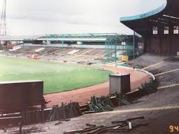 El celtic park es un estadio de fútbol de glasgow, escocia, propiedad del celtic football club.con una capacidad de 60.832 espectadores sentados, 4 es el más grande de escocia y el octavo estadio más grande del reino unido, después de murrayfield, old trafford, el estadio olímpico de londres, twickenham, wembley, millennium stadium y emirates stadium. Exclusive Tom Grant S Celtic Park Photographs A Place That We Call Paradise