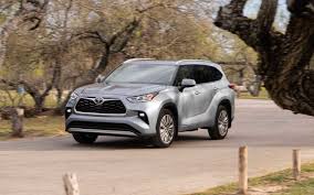 Photo of 2020 model year shown. Comparison Toyota Highlander Platinum 2020 Vs Lexus Nx 300 F Sport 2020 Suv Drive