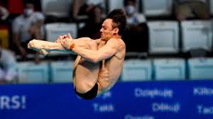 The olympic gold medallist worked on a pink woolly creation as he watched event from the stands. Tokyo 2020 Is Team Gb Diver Tom Daley Ready To Upgrade From Double Bronze To Olympic Gold In Japan Eurosport
