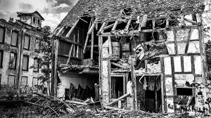 Rüyada ev görmek, almak, satmak, taşımak, satın almak, temizemek, yapmak, yıkılması, süpürmek, aramak, değiştirmek rüya tabiriibni sirin e göre; Ruyada Eski Ev Gormek Ruyada Eski Ev Almak Tabiri