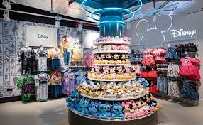 Gerade erst war der textilkonzern primark in den schlagzeilen, weil er angeblich von chinesischen zwangsarbeitern produzieren lässt. In Bildern Die Grosste Primark Filiale Der Welt
