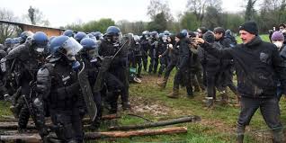 Pas d'aéroport, mais de la matraque. Notre Dame Des Landes Des Zadistes Acceptent Les Conditions Du Gouvernement