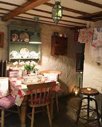 Pretty Plate Rack On The Wall Cottage Kitchens English Cottage Interiors Shabby Chic Kitchen