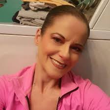 Finally back to finishing this Queen 💛💜 It's taken me over two months to  finish this piece. I got the artist block and got stuck. I've actually been 