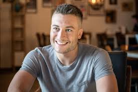 Af en toe ook voor de camera te vinden. With Viktor Verhulst To Love Island