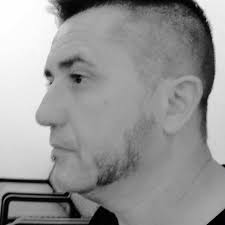 La réaction dévastée de Vasyl nous offre l'occasion de réaliser à quel  point il est difficile d'accepter la défaite. Elle nous propose aussi de  réfléchir à la vulnérabilité de notre identité sociale.