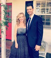 Angela Kinsey On Her Way To The Sag Awards With Husband Josh Snyder On January 29th 2017 Angela Kinsey Actors Actresses Celebrities