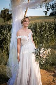 Unser sortierverfahren unterteilt sich ausschließlich in zwei kategorien: Brautkleid Hochzeitskleid Traumkleid Secondhand Brautkleid Hochzeitskleid Braut