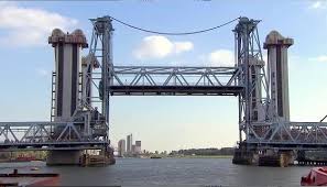 The port of rotterdam is the largest seaport in europe and the largest outside of asia, located in the city of rotterdam in the province of south holland in the netherlands. Neue Botlek Hubbrucke Im Hafen Von Rotterdam Ist Die Grosste Europas Ingenieur De