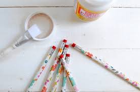 ‪50+ Easy Crafts to Do at Home for Instant Fun - Mod Podge Rocks‬‏
