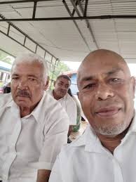 Pohatu Nuva pilots the Rockoh T3 through the swamps of Karda Nui. (circa  2008, colorized)