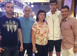 Форвард украинцев яремчук — о евро: Takoyi Gri U Lvovi She Ne Bulo Batko Romana Yaremchuka Pro Futbolnij Match Ukrayina Serbiya Reportazh Video Lvivska Manufaktura Novin