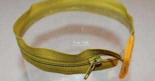 Kita sebagai orang yang berpendidikan tentunya mempunyai semacam kreativitas yang tertanam di benak kita. Cara Membuat Tempat Pensil Dari Botol Plastik Bekas Air Mineral Dr Sampah