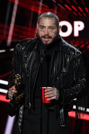 He taught himself to play guitar and produce music in high school, and at age 16 he became a local legend with his first independent mixtape release. Post Malone 2 Neue Alben In 2021 Bigfm